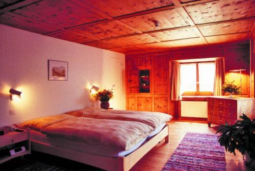 Gasthaus Alte Post Zillis Bilik gambar